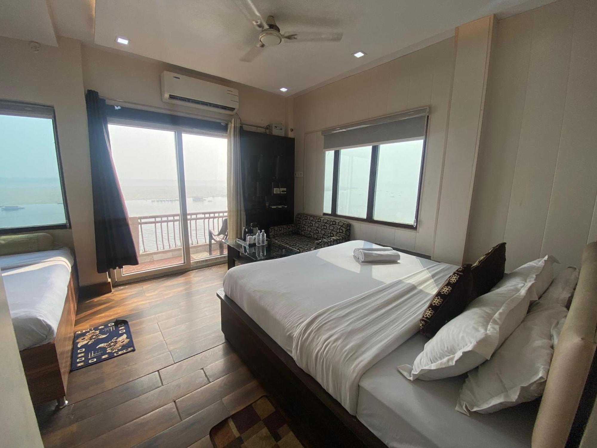 Hotel Sita Palace On Heritage Ghats Of Benaras 3*