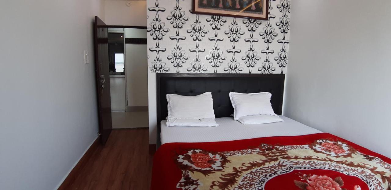 Hotel Sita Palace On Heritage Ghats Of Benaras 3*